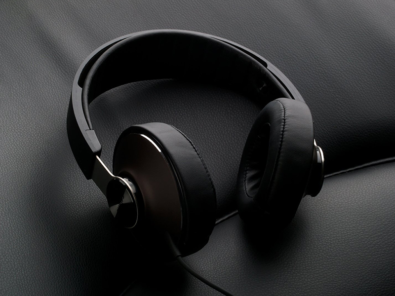 How to choose headphones for novices: Why are good headphones so expensive?